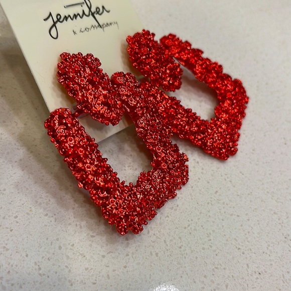 NWT Candy Cane Red Texture Drop Rectangle Stud Door Knocker Earrings - Picture 1 of 4